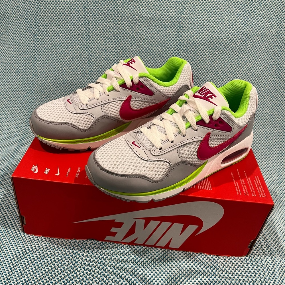 NIKE Women’s Air Max Correlate Shoes - Picture 5 of 8